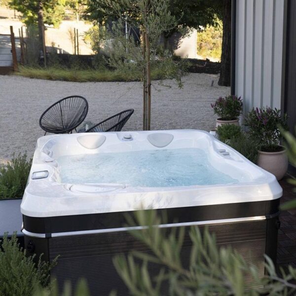 masszázsmedence jakuzzi